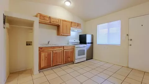 516 Candelaria Rd NW, Albuquerque, NM 87107