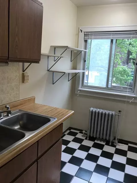 829 N Cass St, Milwaukee, WI 53202