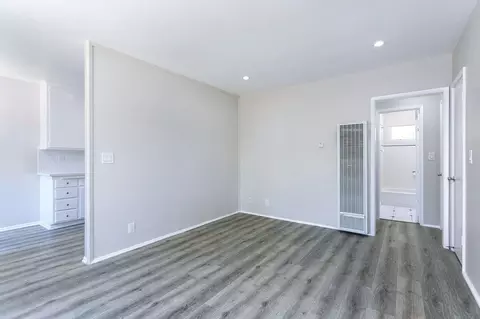 500 Orange Ave, Long Beach, CA 90802 photo 2