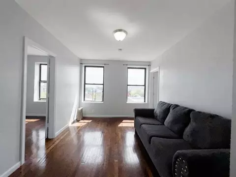 2509 Hoffman St, New York, NY 10458