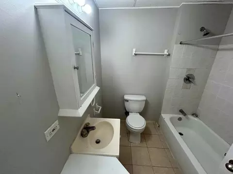 27 E Park Blvd, Villa Park, IL 60181