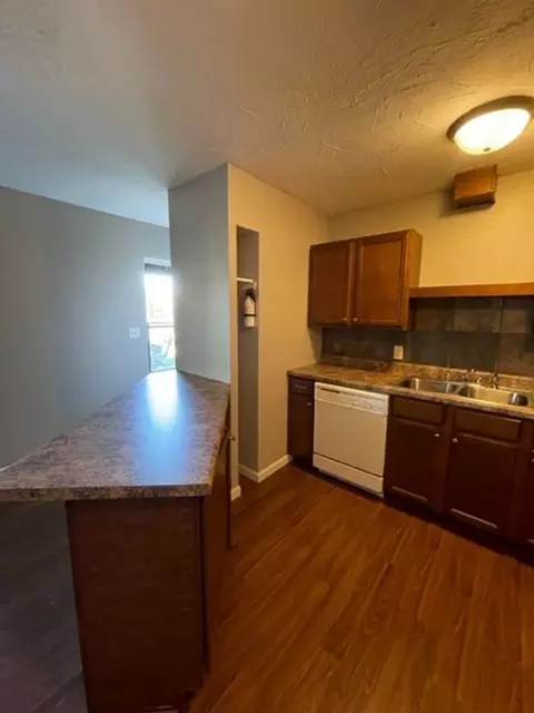 620 S 35th St, Omaha, NE 68105