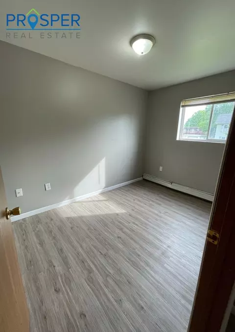 1211 S Dewey St, Eau Claire, WI 54701 photo 3