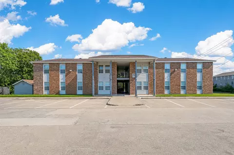 319 SE 3rd St, Grand Prairie, TX 75051