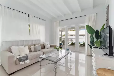 2407 NE 33rd Ave, Fort Lauderdale, FL 33305