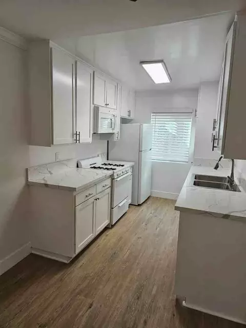 10970 Palms Blvd, Los Angeles, CA 90034