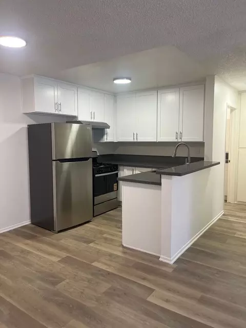 7320 Hazeltine Ave, Los Angeles, CA 91405