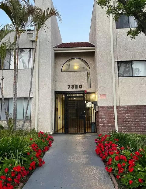 7320 Hazeltine Ave, Los Angeles, CA 91405