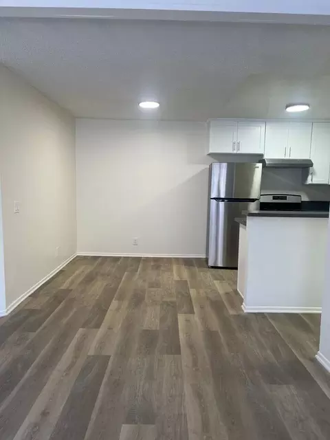 7320 Hazeltine Ave, Los Angeles, CA 91405