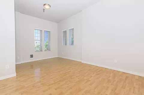100 6th Ave S, Seattle, WA 98104