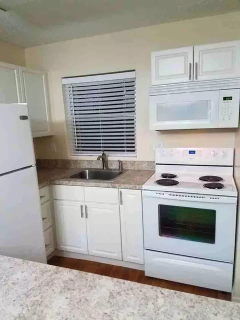424 N Grandview Ave, Daytona Beach, FL 32118