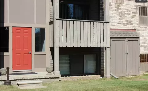 8729 Candlewood Trl, Brighton, MI 48116