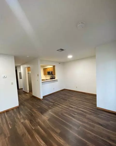647 S Main Ave, Sioux Falls, SD 57104 photo 11