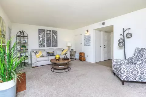 445 W Nees Ave, Fresno, CA 93711