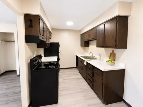 1153 Langley Rd, Waterloo, IA 50702