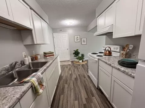 1153 Langley Rd, Waterloo, IA 50702