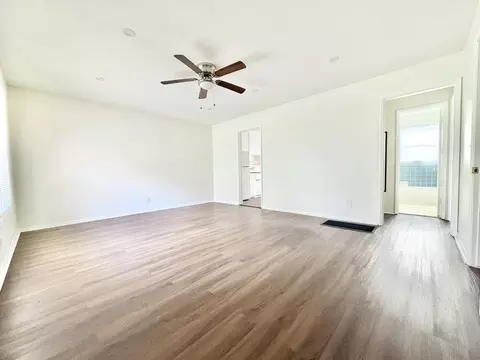 1061 E Broadway, Long Beach, CA 90802 photo 11