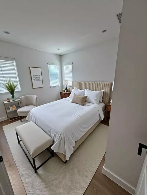 2008 Vineyard Ave, Los Angeles, CA 90016