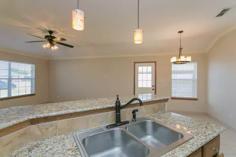 16121 Rolling Meadows Dr, Lindale, TX 75771