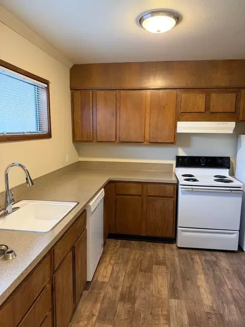 530 13th St NE, Salem, OR 97301
