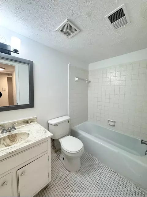 7810 Blondo St, Omaha, NE 68134