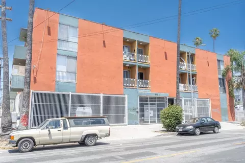 935 S Mariposa Ave, Los Angeles, CA 90006