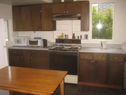 2141 N 61st St, Seattle, WA 98103