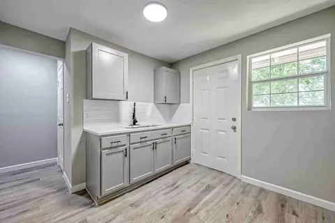 3270 Reeves St, Houston, TX 77004