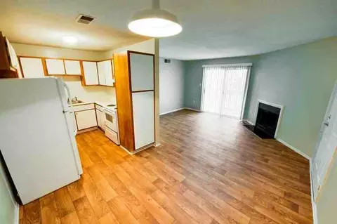 711 Farmhurst Dr, Charlotte, NC 28217