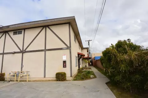 7941 Holt Dr, Huntington Beach, CA 92647