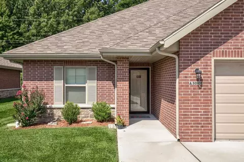 1225 S Ingram Mill Rd, Springfield, MO 65804