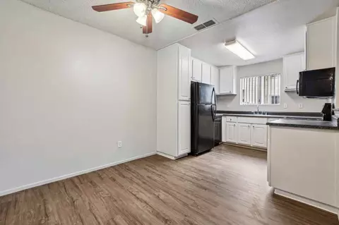 2763 River Plaza Dr, Sacramento, CA 95833