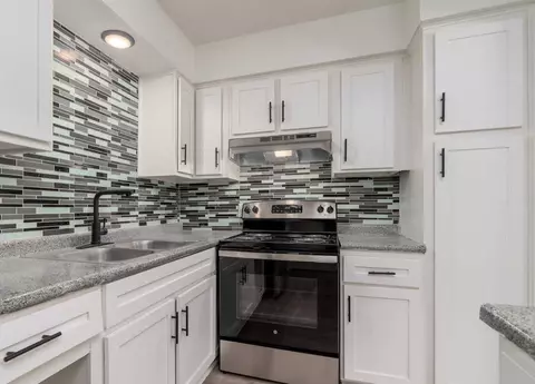 1500 W Lovers Ln, Arlington, TX 76013
