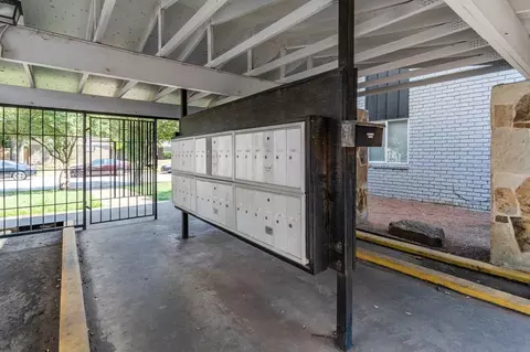 1500 W Lovers Ln, Arlington, TX 76013 photo 14