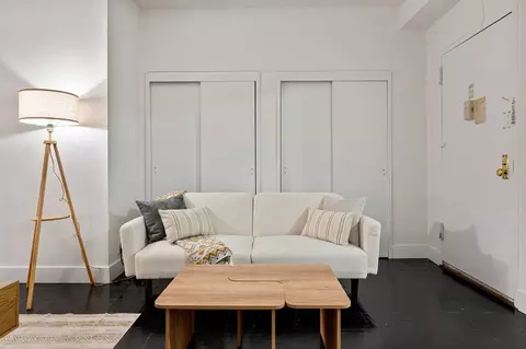 200 E 11th St, New York, NY 10003