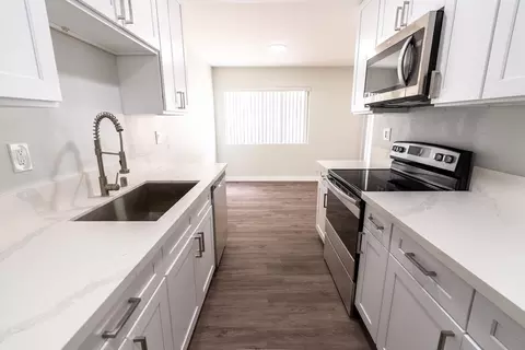 616 N Sweetzer Ave, Los Angeles, CA 90048