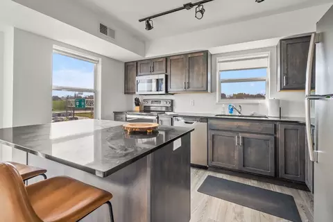 21 W Jefferson St, Waterloo, IA 50701
