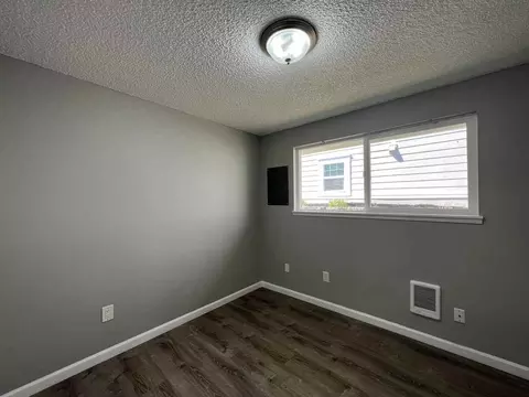 2135 SE 122nd Ave, Portland, OR 97233