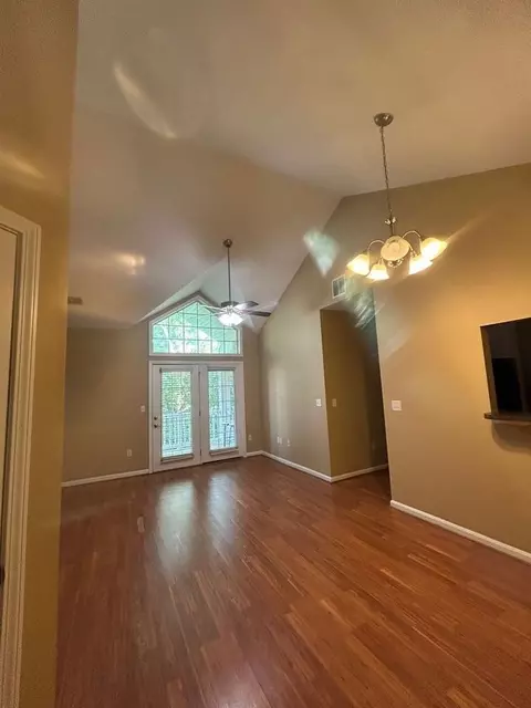4500 Westport Woods Ln, Louisville, KY 40245