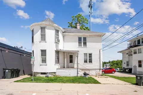 815 W 23rd St, Cedar Falls, IA 50613