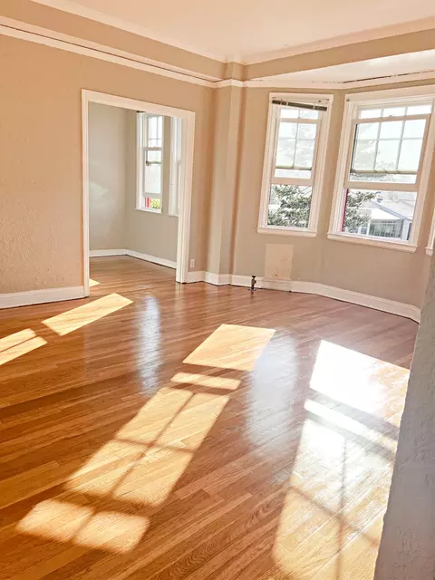 750 Warfield Ave, Oakland, CA 94610