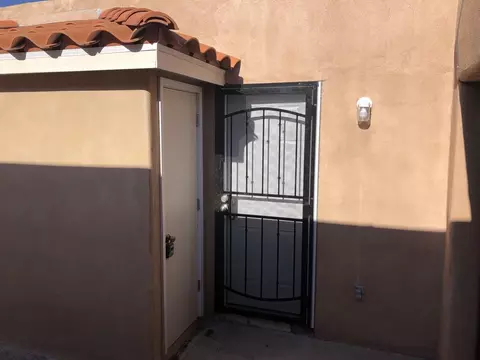 809 Aztec Rd NW, Albuquerque, NM 87107