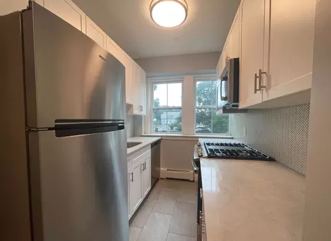 233 Lafayette St, Salem, MA 01970