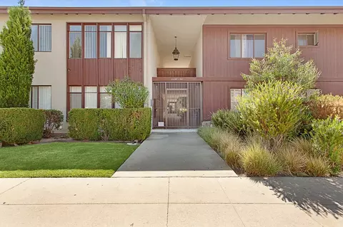 4452 Hazeltine Ave, Los Angeles, CA 91423
