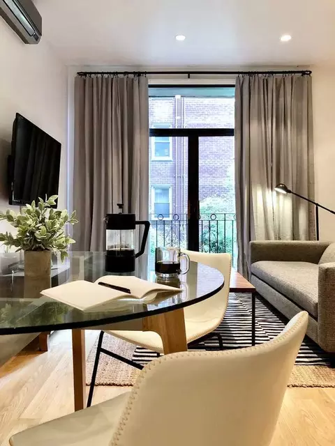 200 E 11th St, New York, NY 10003