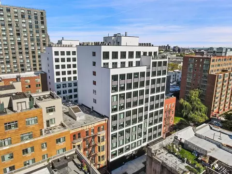 215 E 124th St, New York, NY 10035
