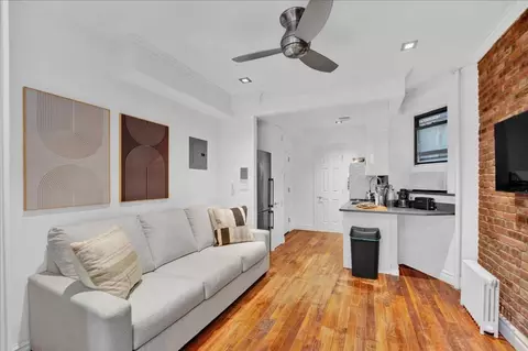 200 E 11th St, New York, NY 10003