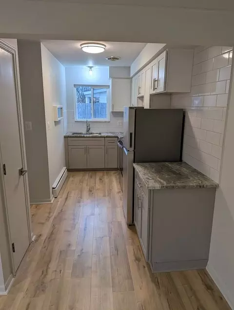 2301 W 14 Mile Rd, Royal Oak, MI 48073