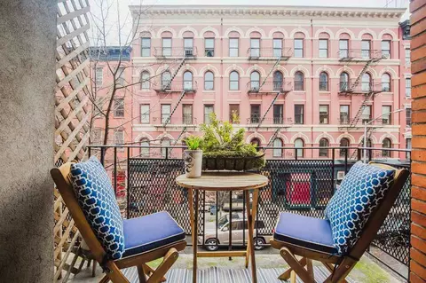 200 E 11th St, New York, NY 10003