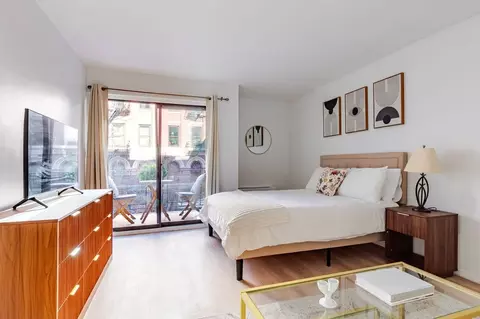 200 E 11th St, New York, NY 10003